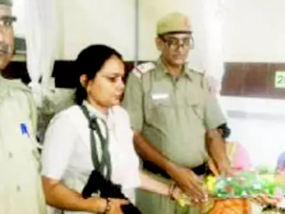 constable help pregnant woman
