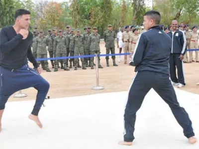 Akshay Kumar Sparring With IPS Officers