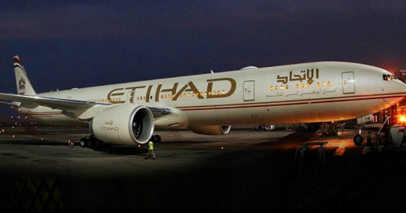 Etihad Pilot Turns Plane Around So That Couple Can Say Goodbye To Their ...