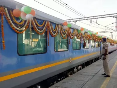 On Debut Day, #GatimanExpress Found To Be Unhygienic And Not That Fast