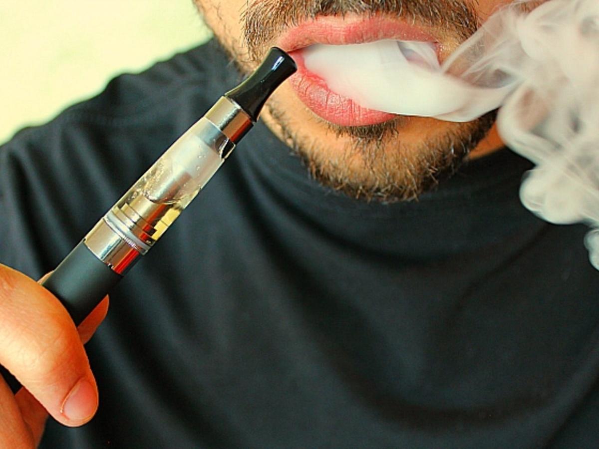 foretrække ekskrementer sorg India Just Made Its First Arrest for Selling E-Cigarettes, But You Can Buy  Them Online!