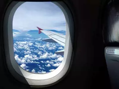 This Is Why Aeroplane Windows Have Tiny Holes