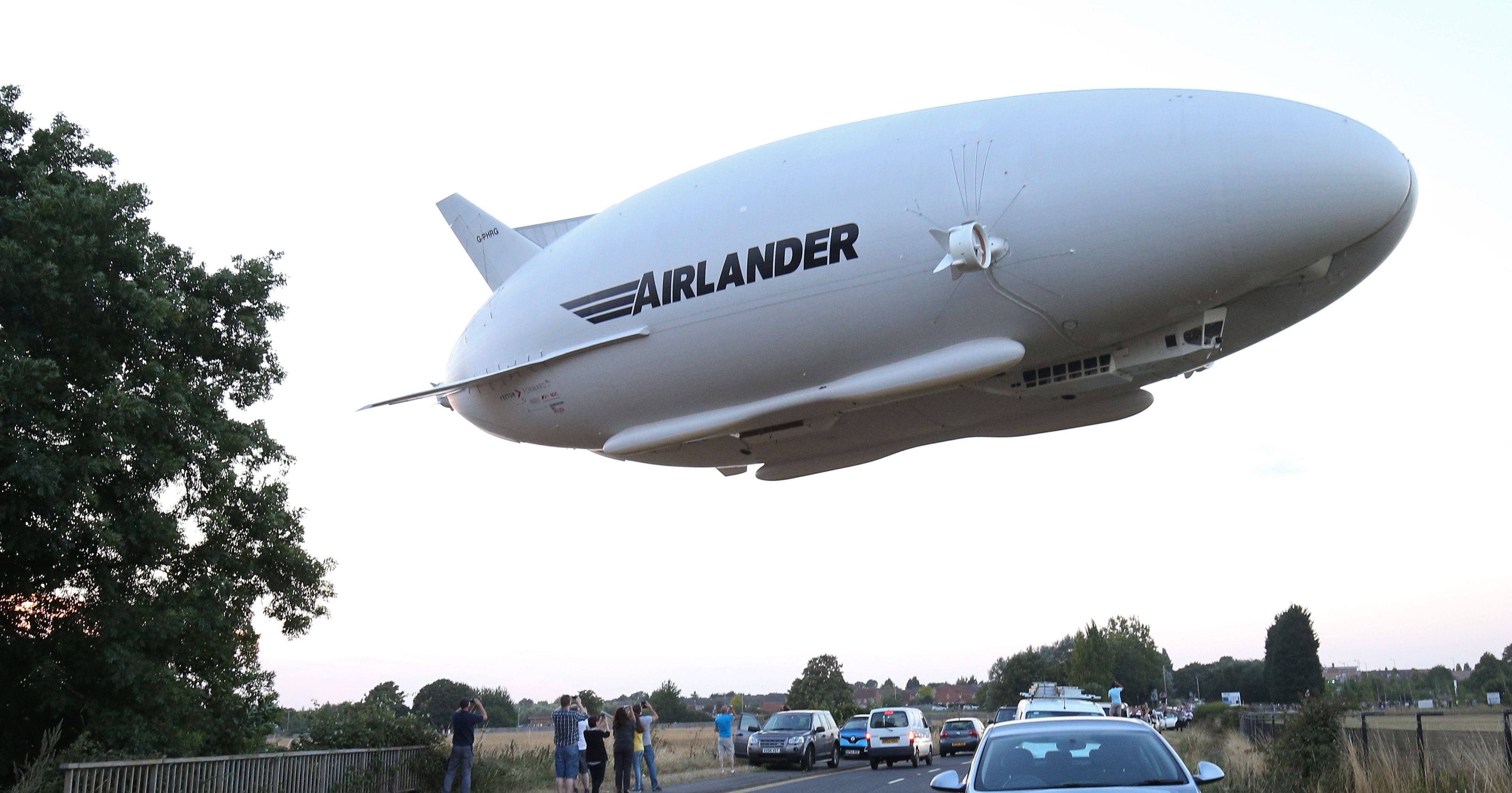 Airlander 10, The World's 'Largest Aircraft' Begins First Test Flight