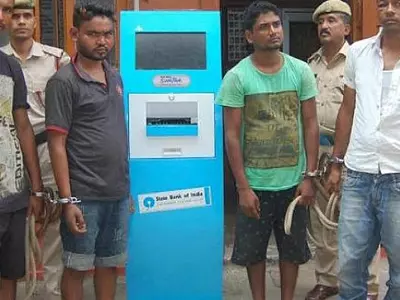 4 Dudes Tried To Steal ATM, Managed To Get Stealing The ATM Passbook Machine Instead!