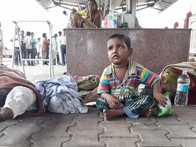 3 YO Boy Found Playing Next To His Parents' Dead Bodies At Railway Station