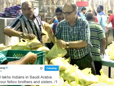 Indian Community Is Helping Nearly 10,000 Stranded Workers In Saudi Arabia With Free Food!