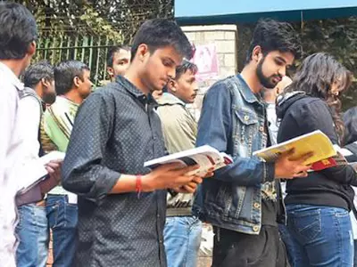Students resort to studying in ATM lines