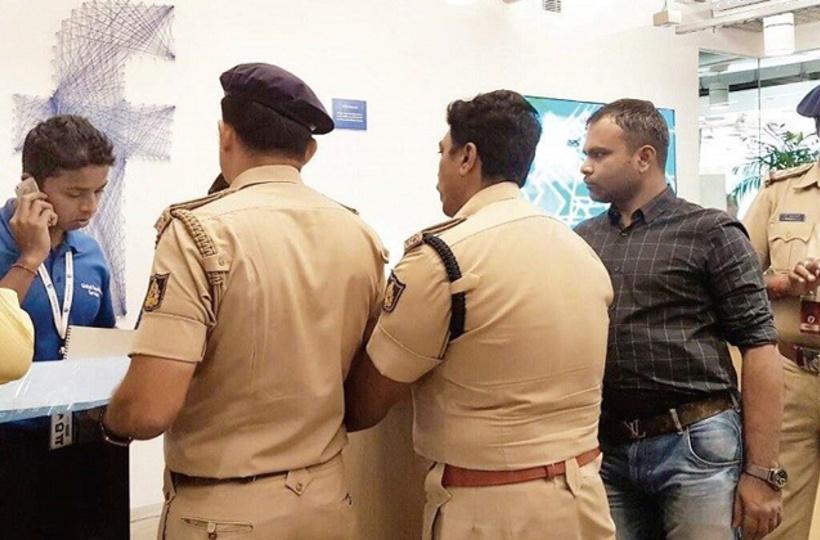 Police Raid Facebook's Mumbai Office Looking The Details A Man Accused Of  Posting Derogatory Content