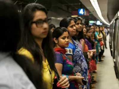 Pickpockets Caught By Delhi Metro Are Women