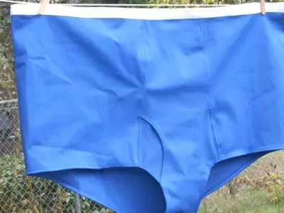 Agra brothers make world’s largest underpants