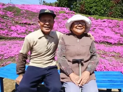 This Husband Spent 2 Years Planting Flowers For His Blind Wife To Help Her Enjoy The Fragrance