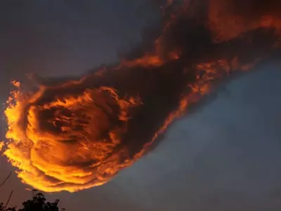 A Massive 'Hand Of God' Cloud Formation Appears Over Portugal, Goes Instantly Viral