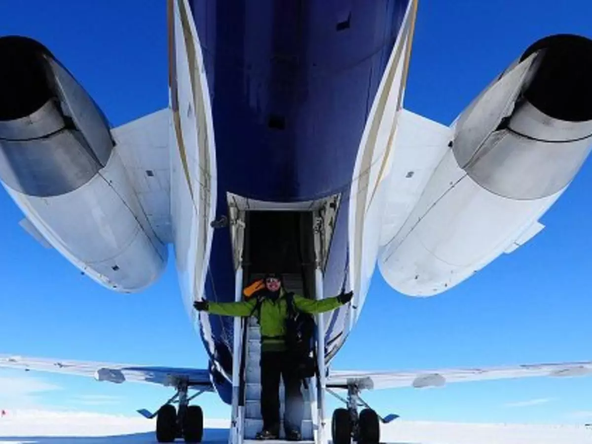 Now You Can Book A Private Jet From The North Pole To The South Pole But It'll Cost You A Bomb! Now You Can Book A Private Jet From The North Pole To The South Pole But It'll Cost You A Bomb!