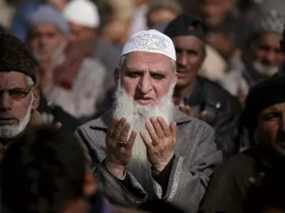 Muslims Perform Last Rites For An 84-Year-Old Kashmiri Pandit In A Shining Example For Humanity