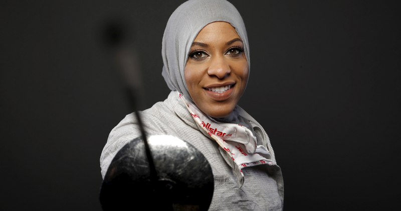 Meet Fencer Ibtihaj Mohammad The First American To Fight In The Oiympics Wearing A Hijab