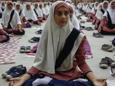 Muslim Students Are Practicing Yoga At An Ahmedabad School To Ease Their Ramzan Fasting