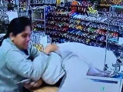 This Indian Woman Shopkeeper Bravely Fought Off An Armed Robber When He Attacked Her
