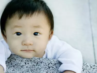 Chinese Couple Sells Baby Daughter Online For Rs. 2.28 Lakhs To Buy An iPhone!