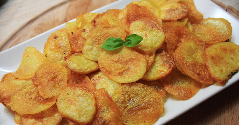 Once You Try These Healthy Baked Potato Chips There's No Going Back!