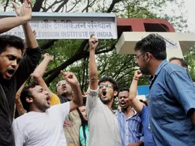 Police Book 35 FTII Students For Illegally Confining The Institute's Director