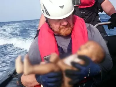 German Rescuers Share Photo Of Drowned Migrant Baby To Arouse Sympathy For Dying Refugees