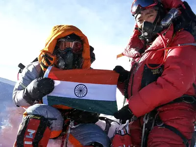 Fighting Earthquake and Avalanche, Indian Army Team scales Mount Everest After 2 year Hiatus