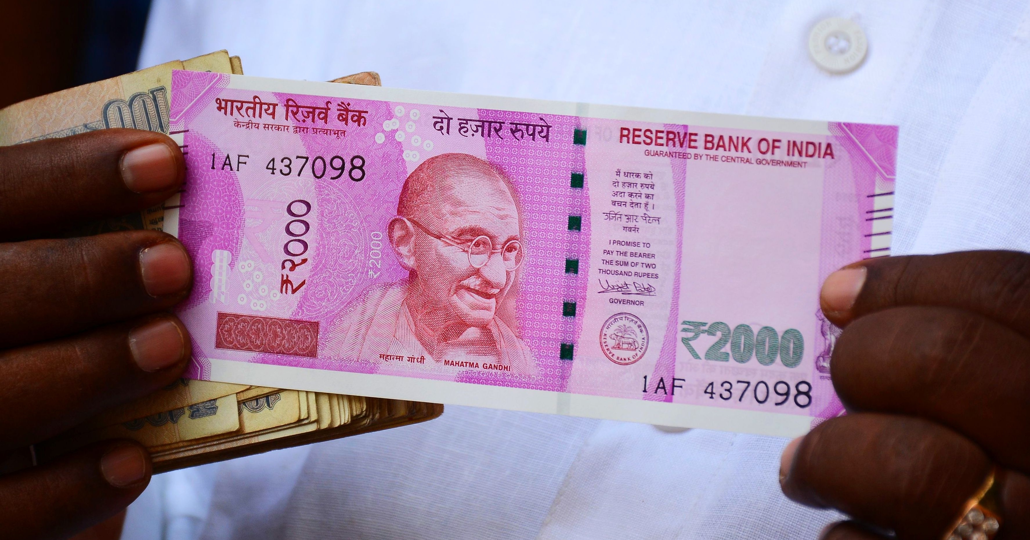 School Kids Photocopy Rs 2000 Note, Use It To Buy Milk, Toffees!