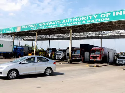 No More Cash Tolls!  Govt. Tells Car Makers To Install Digital Tags For E-Payment At Plazas!