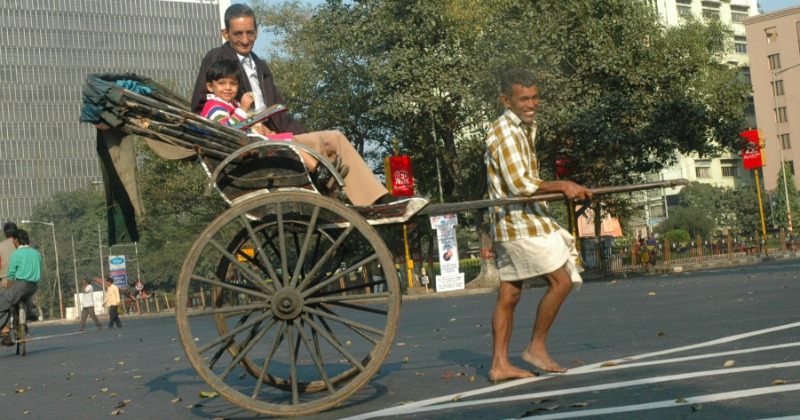 Kolkata's Hand-Pulled Rickshaws Are The Last Sketches Of A Colonial ...