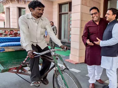 Rickshaw-Puller Takes Ceo To 5 Kalidas Marg, Gets Diwali Gift