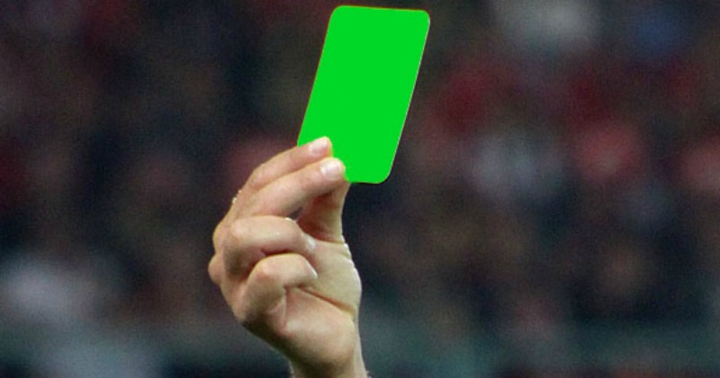 football-s-first-ever-green-card-shown-in-italian-serie-b-league-and-it