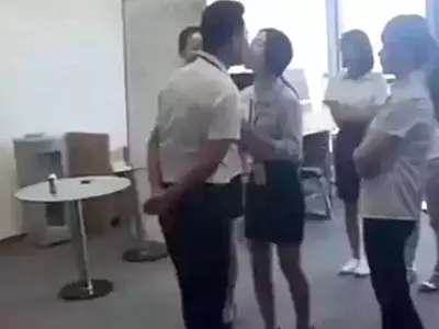 This Chinese Company Has Made It Mandatory For Its Female Staff To Kiss Their Boss Every Day!