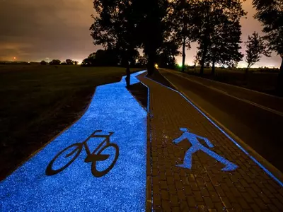 Poland Now Has The World's First 'Glow-In-The-Sun' Bicycle Path That Is Charged By The Sun!