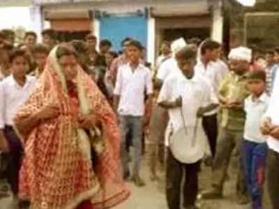 Woman stages bridal march for husband