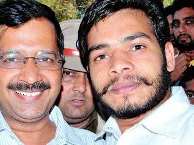 Rape Accused AAP Activist Hiding From Police, Spotted In Photos With Kejriwal And Other Party Leaders