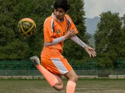 The Story Of 19-Year-Old Nadia Nighat, Kashmir’s First Female Football Coach!