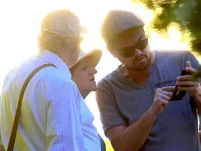 This Couple Casually Accepts Directions From Leonardo DiCaprio, Fails To Recognize The Actor!