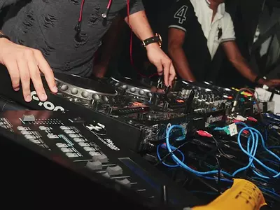 NightClub In Tunisia Was Shutdown After A Berlin DJ Remixed Muslim Call to Prayer