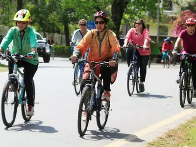 akistani feminists ride bikes to claim public space