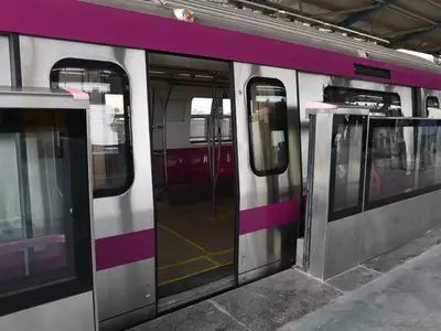 delhi metro derail kalindikunj noida