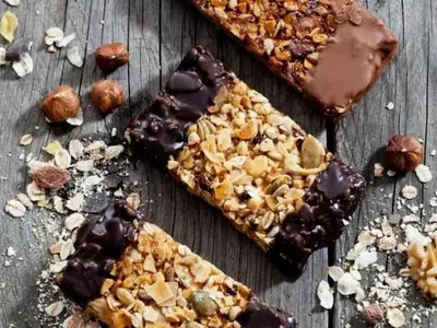 Did You Know That Protein Bars Can Hold As Much Fat As A Hamburger? Here’s How To Pick A Healthy One