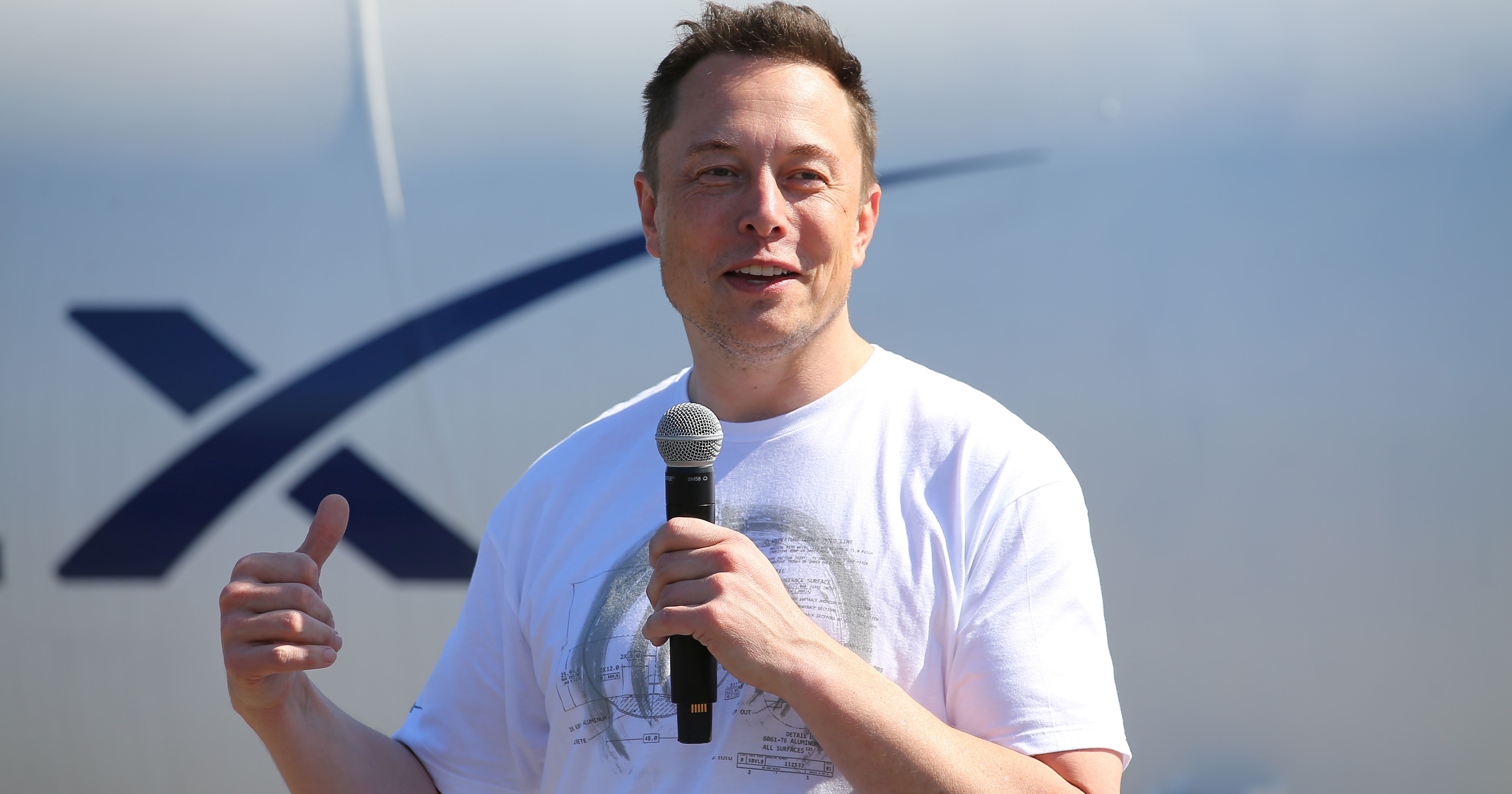 Elon Musk Doesn't Have A Desk In His Office, Even Sleeps On His Factories' Floors
