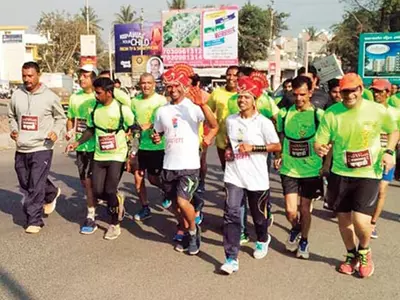 Couple from Maharashtra runs 25km to tie the knot