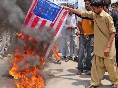 Pak flag burn US
