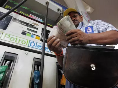Most Petrol Pumps Won't Accept Cards From Monday + 5 Other Stories From Today