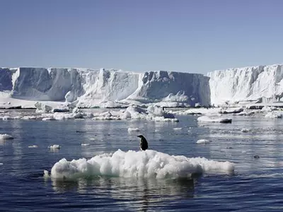 Huge Antarctic ice block Reuters