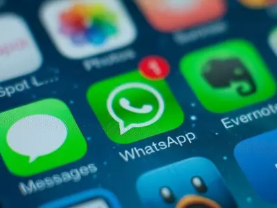 Whatsapp Now Lets You Send Offline Messages, 30 Photos At Once on iPhone