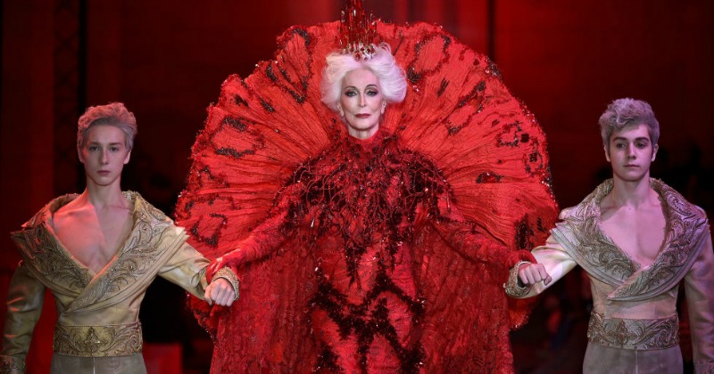 Meet Carmen Dell'Orefice, An 85-YO Model Who Ruled The Runway Like A ...