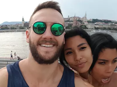 This Guy Took A Selfie With His Girlfriend & The Photo's Going Viral For One Hilarious Reason