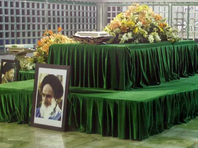 Iratombn's Ayatollah Khomeini